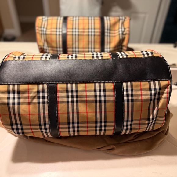 100% Authentic BURBERRY Large Vintage Check & Leather Barrel Bag - Free Shipping - Picture 13 of 16